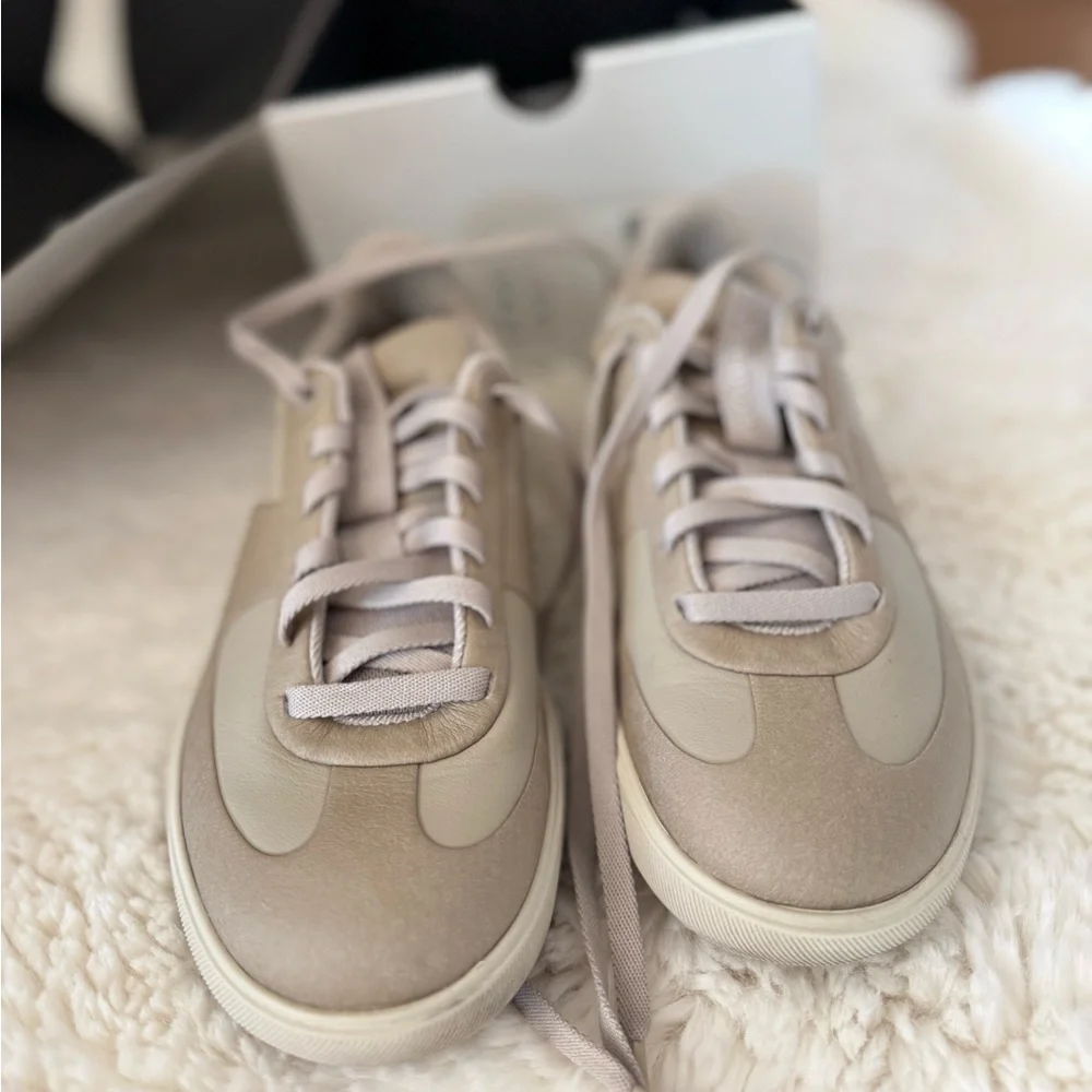 Lululemon women’s cityverse sneaker size 5 worn once, raw linen color - Picture 4 of 4